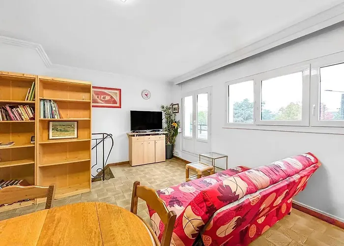 Casa de Férias Maison Charmante à Avec Jardin Privé